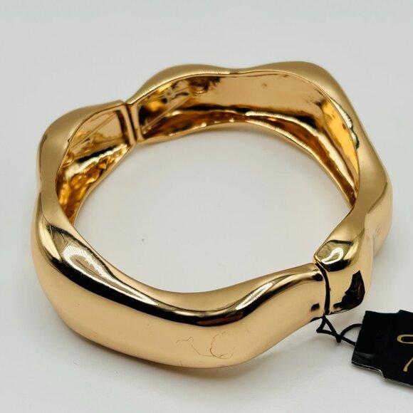 Thalia Sodi Gold Tone Wave Bangle Bracelet Hinged Chunky Statement Jewelry NWT - Picture 3 of 5